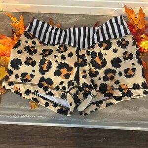 Barbell cartel shorties